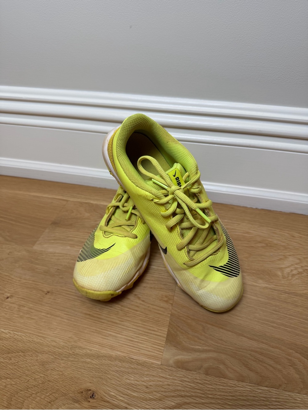 Nike Kids Neon Yellow Lace-Up Baseball Cleats